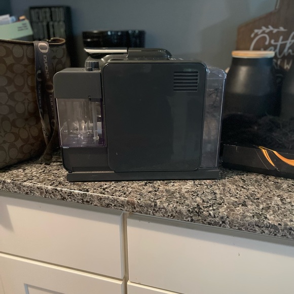 2018 gently used Lattissima Touch Single Serve Espresso Machine by Nespresso - Picture 2 of 5